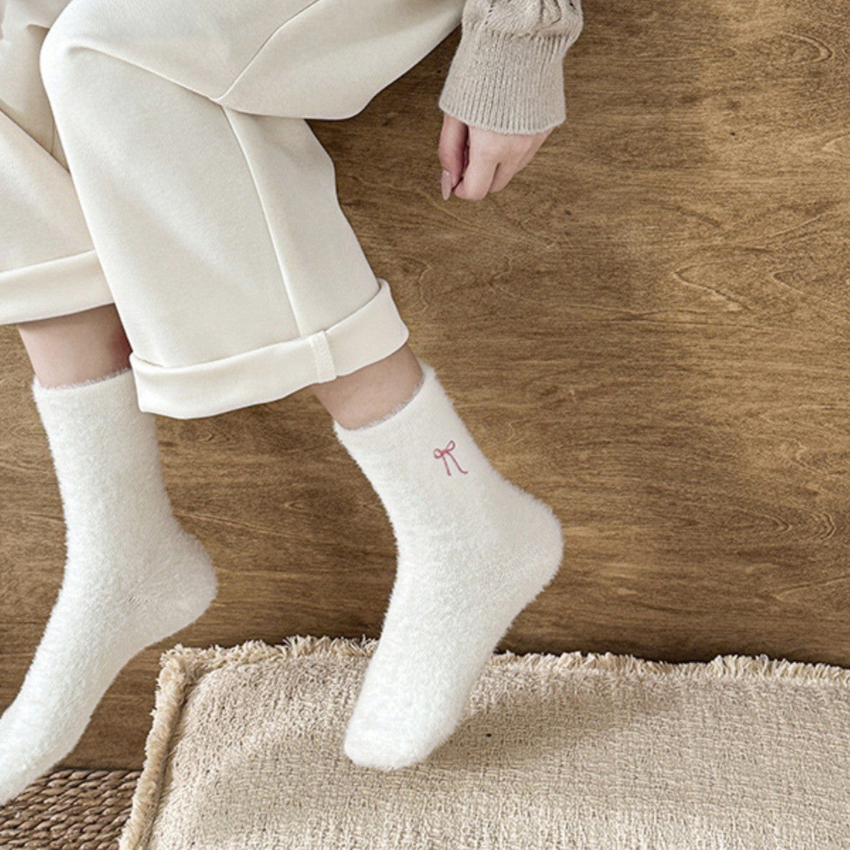 Soft plush socks with a little bow – Warm, fluffy and cozy