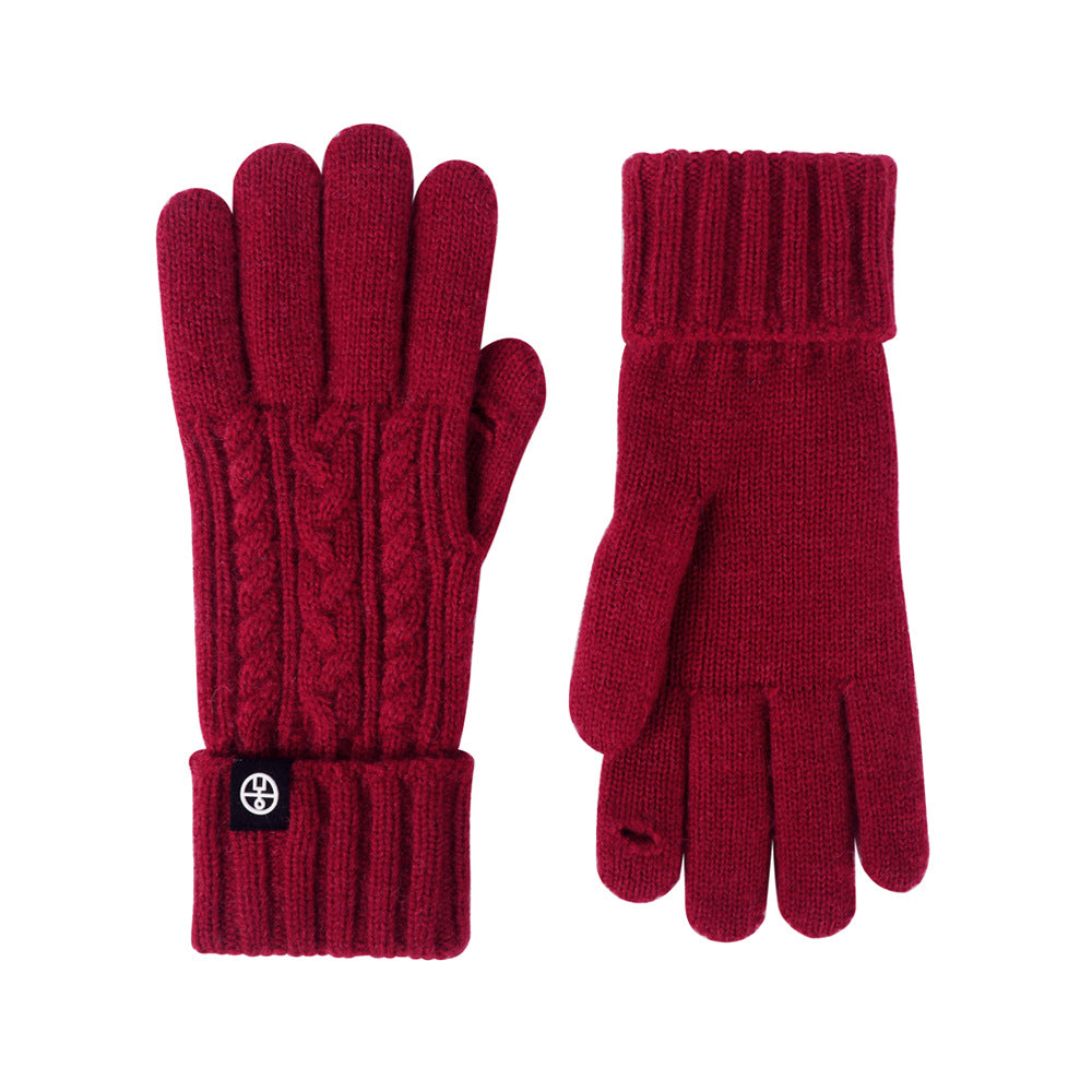 Knitted winter gloves with warm lining – Comfortable and touchscreen compatible