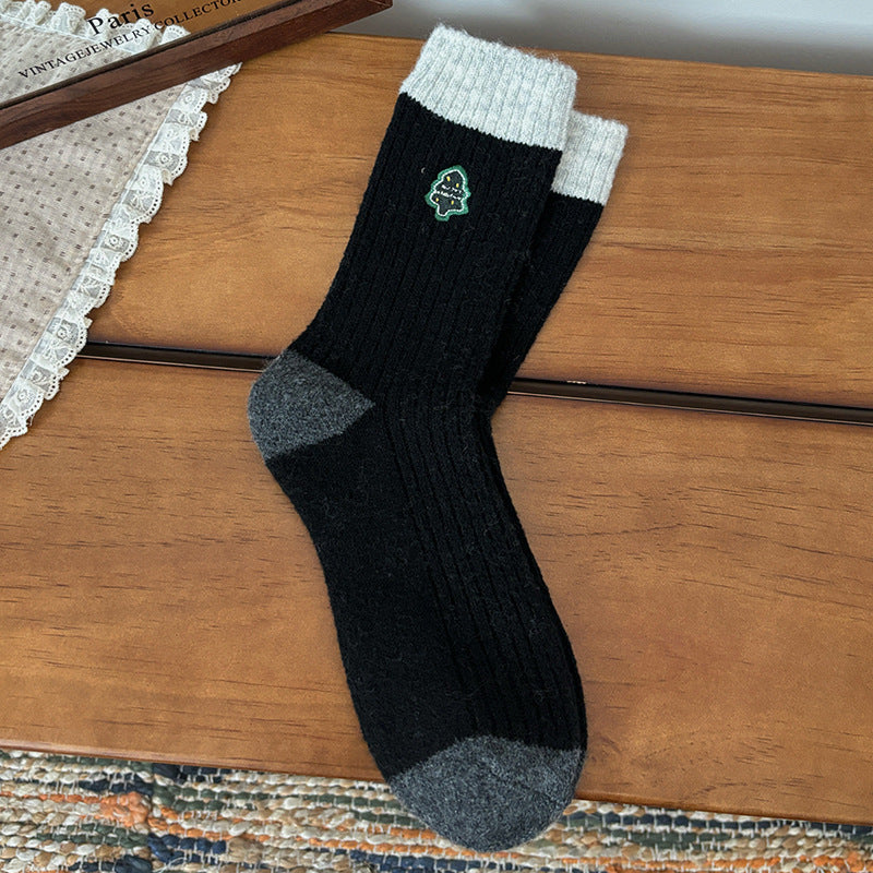 Warm winter socks with embroidered designs – Soft and comforting style socks, winter, warm, wool, cozy, soft, embroidered, cute, cocooning, comfort, accessories, teddy, snow, winter look