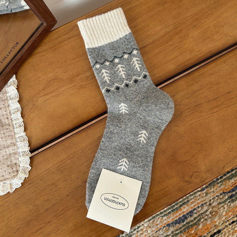 Soft socks with a forest and animal pattern – Warm, comfortable, and cozy socks, winter, warm, forest, animals, cozy, soft, cotton, cocooning, comfort, cute, teddy, nature, winter look