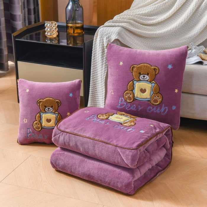 Coussin-couverture “Teddy Dream” – Douceur et confort pour petits et grands