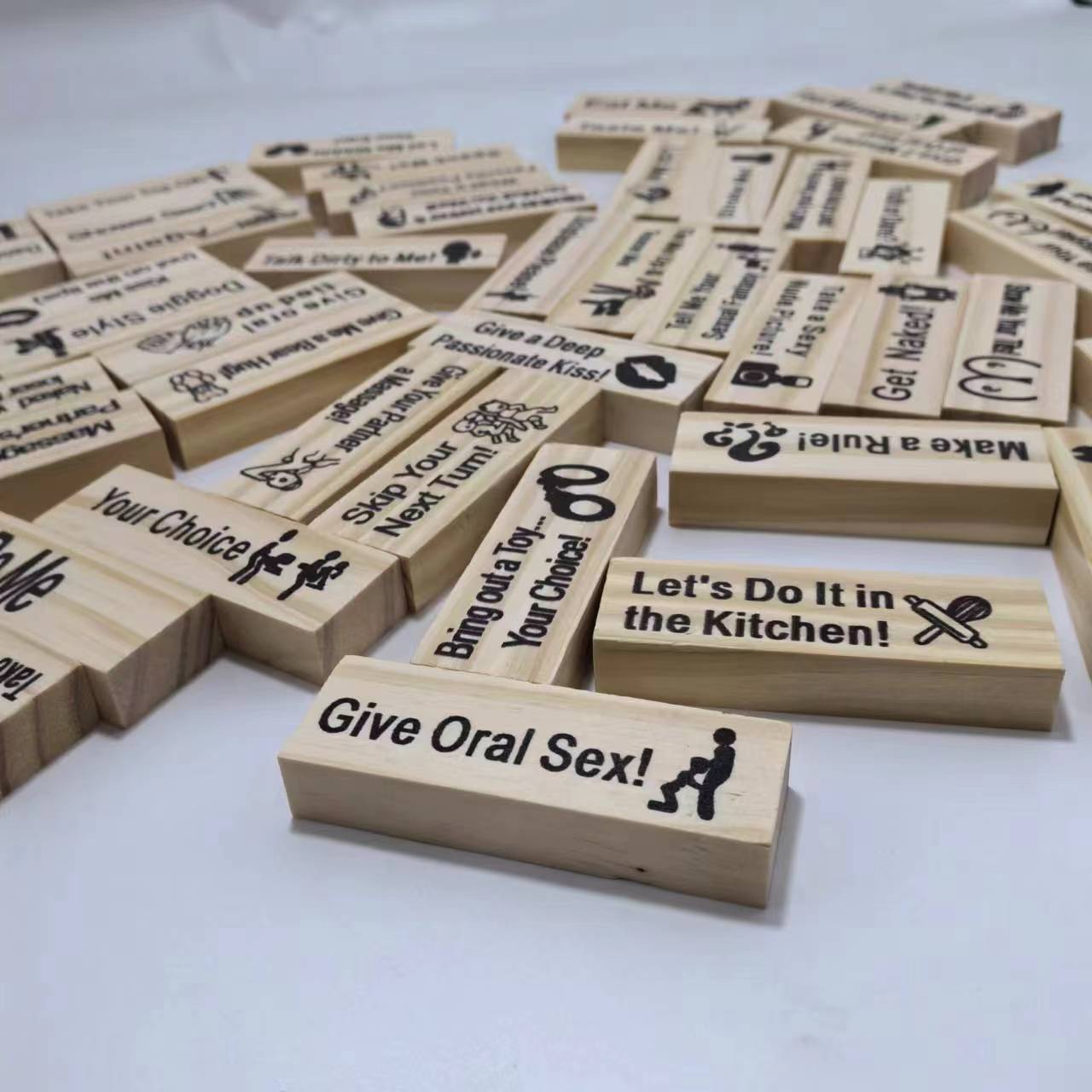 Jeu “Soirée complicité en couple” — Tour en bois 18+