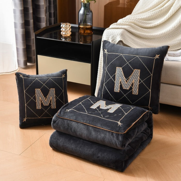 Coussin-couverture “Teddy Dream” – Douceur et confort pour petits et grands