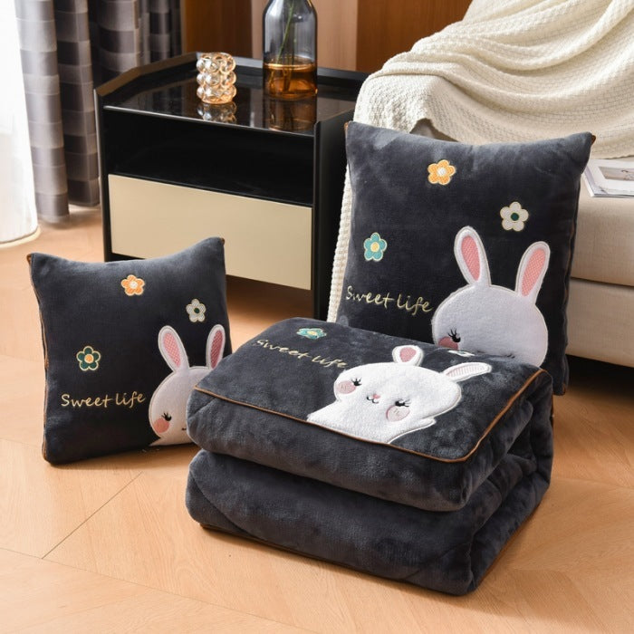 Coussin-couverture “Teddy Dream” – Douceur et confort pour petits et grands
